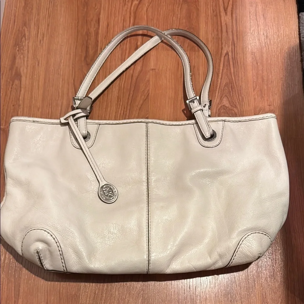Michael Kors White Shoulder Bag with Textured Leather